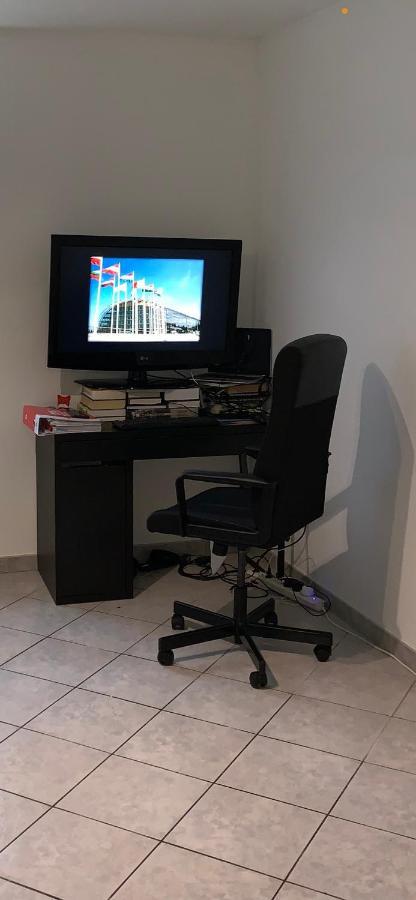 Large Room In Schuttrange Free Parking 10Mins To Airport Excellent Customer Services Екстериор снимка