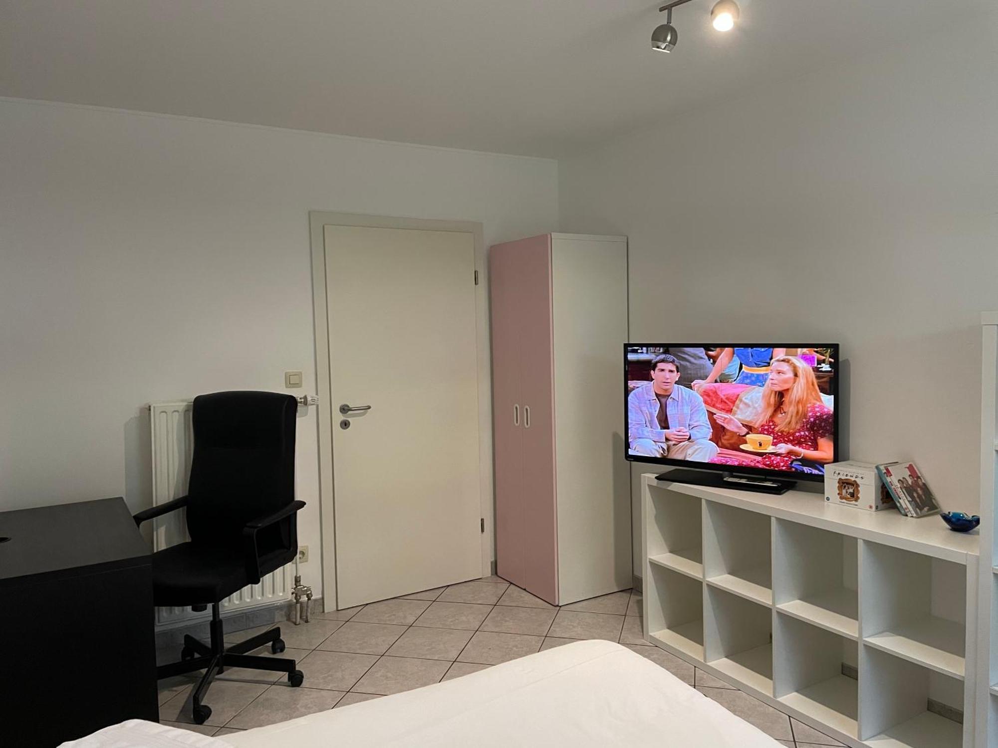 Large Room In Schuttrange Free Parking 10Mins To Airport Excellent Customer Services Люксембург Екстериор снимка